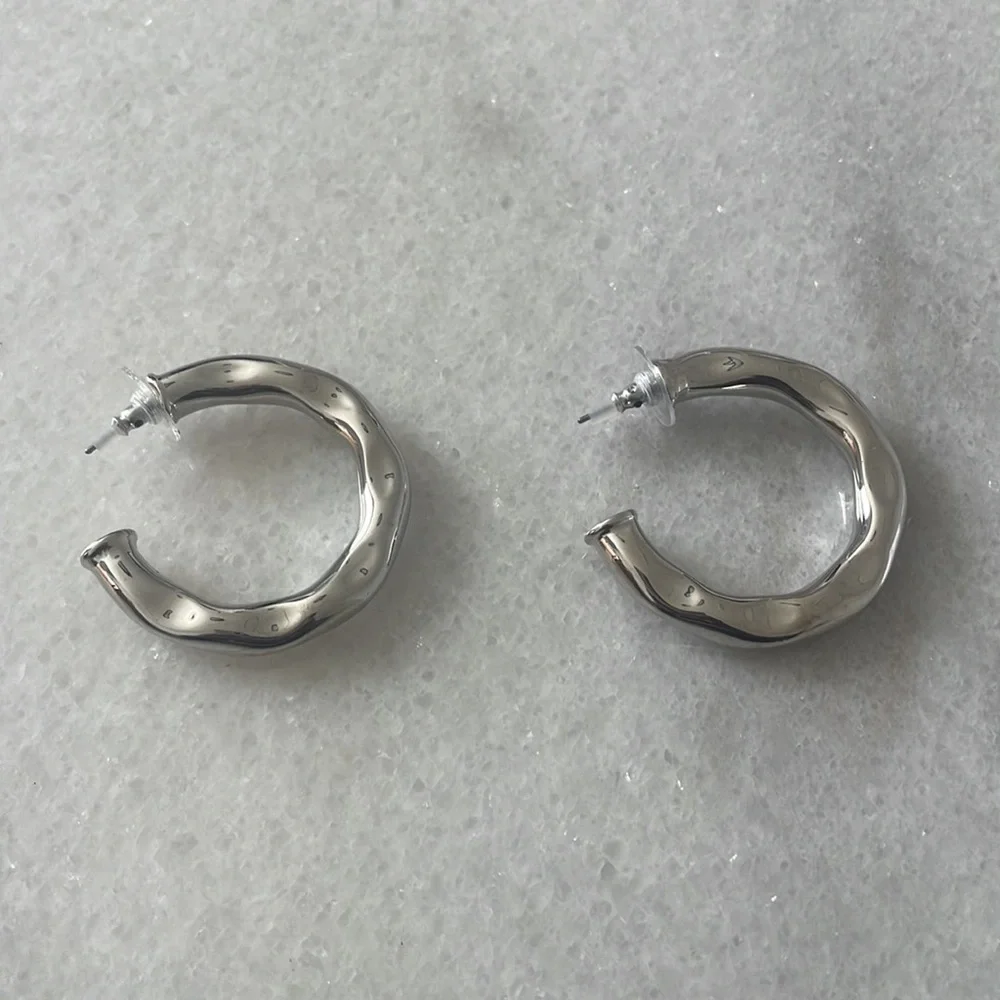 Universal Thread hood earrings nickel free fashion jewelry New size medium